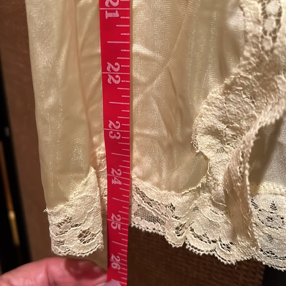 Vintage‎ Yellow & Lace Vassarette Half Slip - Picture 6 of 6